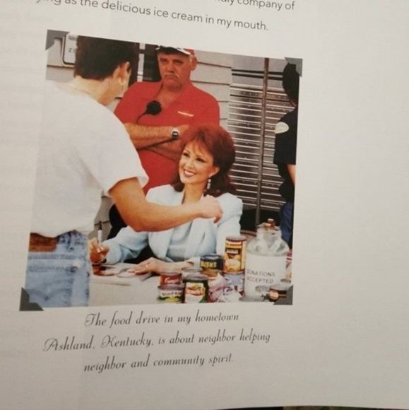 Naomi's Judd Home Companion Recipe Book - Picture 3 of 3